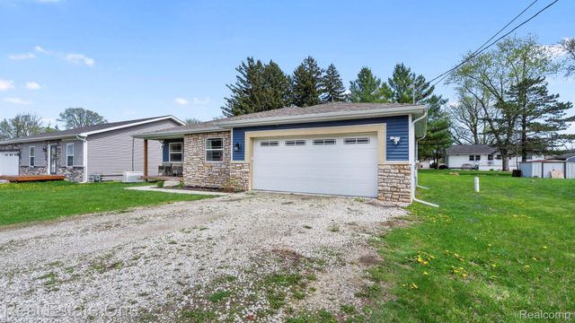 15586 Pine Street, Monroe Charter Township, MI 48161