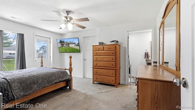 15586 Pine Street, Monroe Charter Township, MI 48161