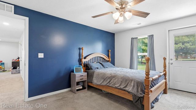 15586 Pine Street, Monroe Charter Township, MI 48161