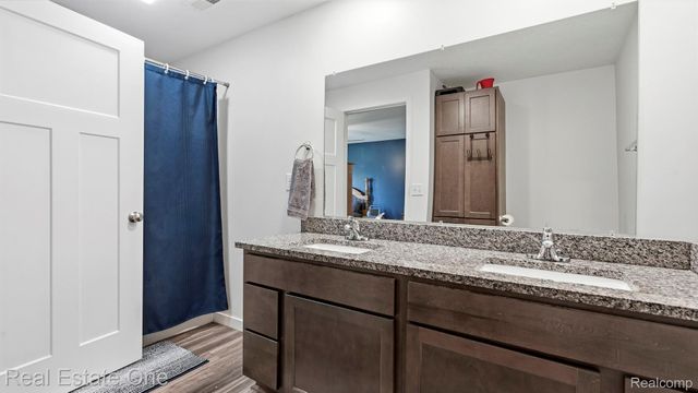 15586 Pine Street, Monroe Charter Township, MI 48161
