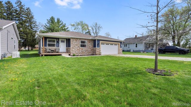 15586 Pine Street, Monroe Charter Township, MI 48161