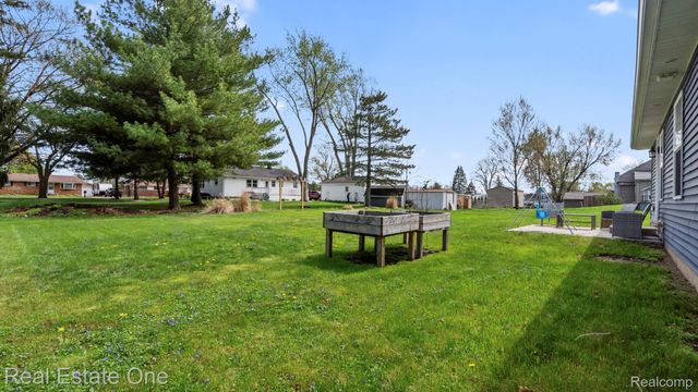 15586 Pine Street, Monroe Charter Township, MI 48161