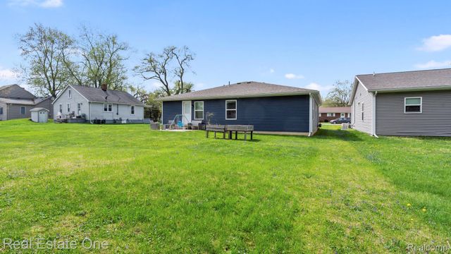 15586 Pine Street, Monroe Charter Township, MI 48161
