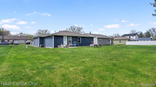 15586 Pine Street, Monroe Charter Township, MI 48161