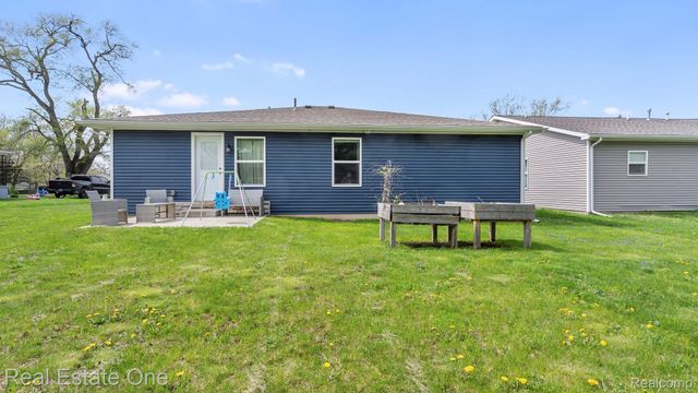 15586 Pine Street, Monroe Charter Township, MI 48161