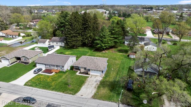 15586 Pine Street, Monroe Charter Township, MI 48161