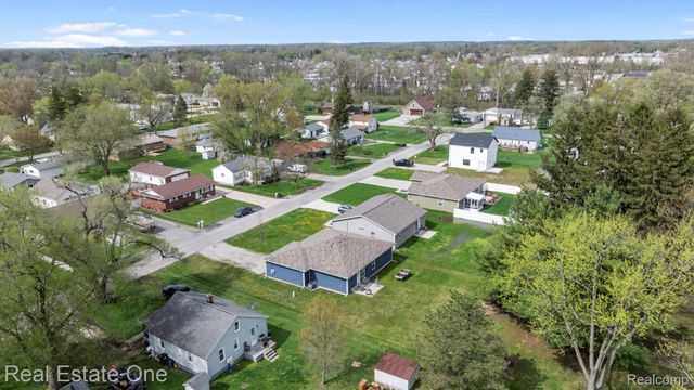 15586 Pine Street, Monroe Charter Township, MI 48161