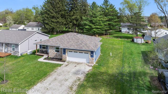 15586 Pine Street, Monroe Charter Township, MI 48161