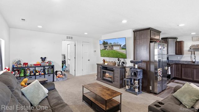 15586 Pine Street, Monroe Charter Township, MI 48161