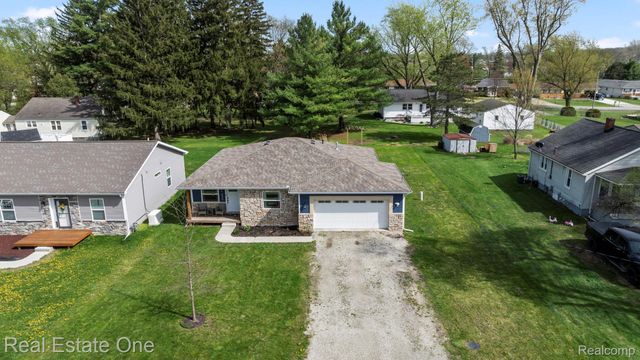 15586 Pine Street, Monroe Charter Township, MI 48161