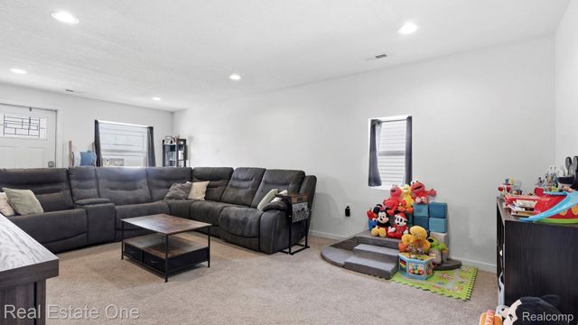 15586 Pine Street, Monroe Charter Township, MI 48161