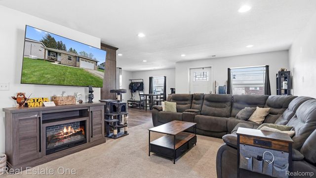 15586 Pine Street, Monroe Charter Township, MI 48161