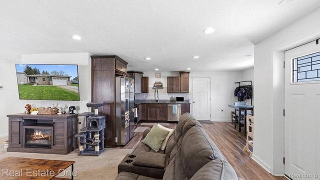 15586 Pine Street, Monroe Charter Township, MI 48161