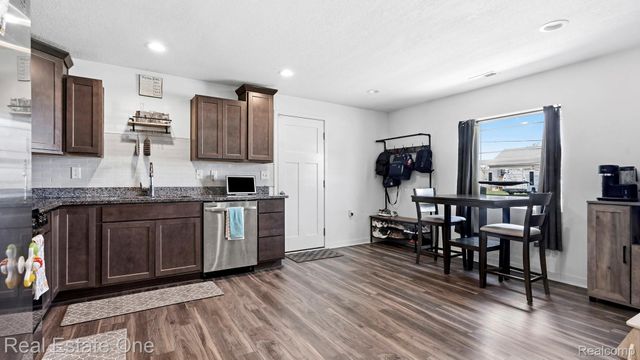 15586 Pine Street, Monroe Charter Township, MI 48161