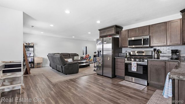 15586 Pine Street, Monroe Charter Township, MI 48161