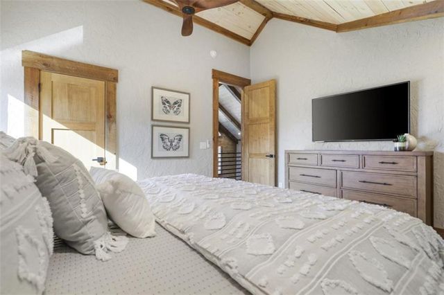 226 Round Top Road, Mineral Bluff, GA 30559