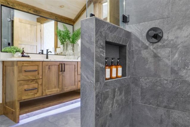 226 Round Top Road, Mineral Bluff, GA 30559