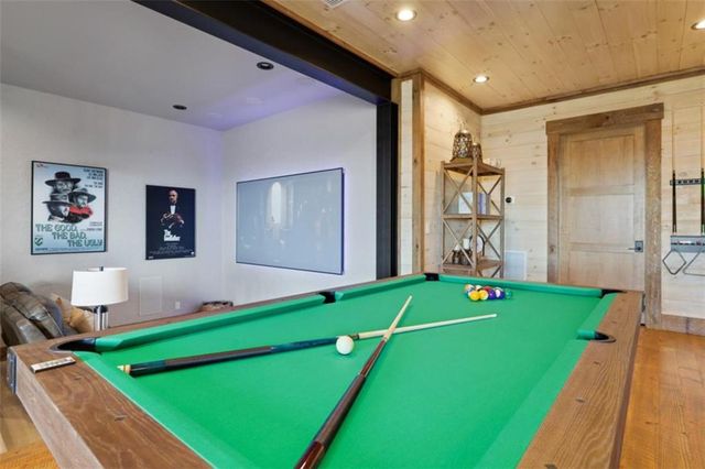 226 Round Top Road, Mineral Bluff, GA 30559