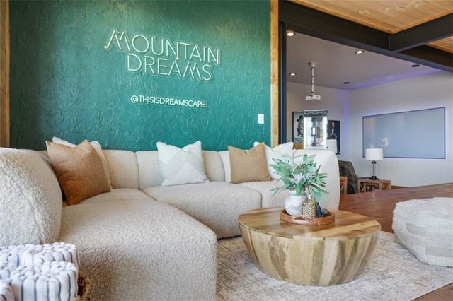 226 Round Top Road, Mineral Bluff, GA 30559