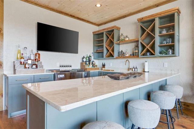 226 Round Top Road, Mineral Bluff, GA 30559