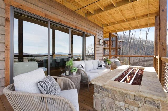 226 Round Top Road, Mineral Bluff, GA 30559