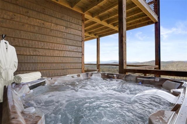 226 Round Top Road, Mineral Bluff, GA 30559