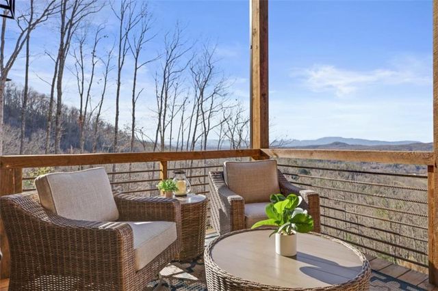 226 Round Top Road, Mineral Bluff, GA 30559