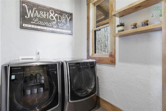 226 Round Top Road, Mineral Bluff, GA 30559