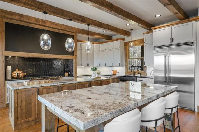 226 Round Top Road, Mineral Bluff, GA 30559