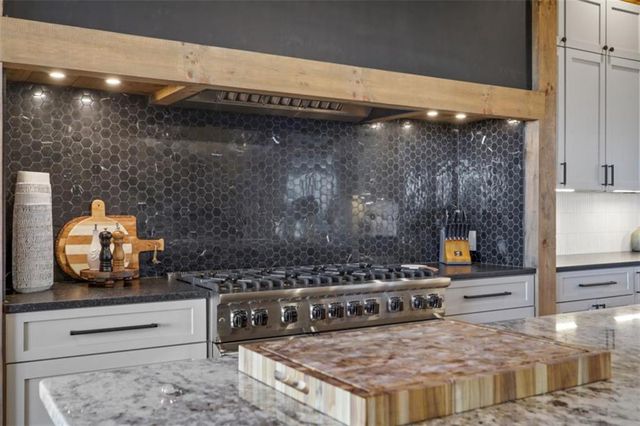 226 Round Top Road, Mineral Bluff, GA 30559