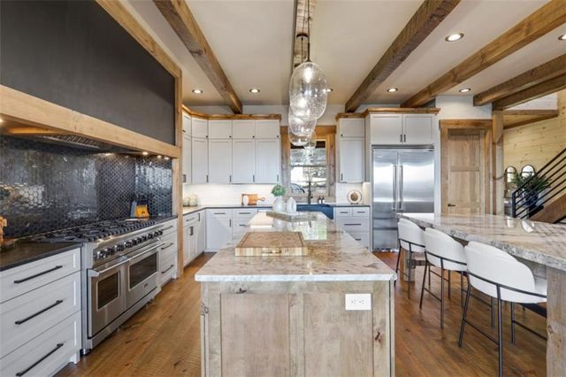 226 Round Top Road, Mineral Bluff, GA 30559