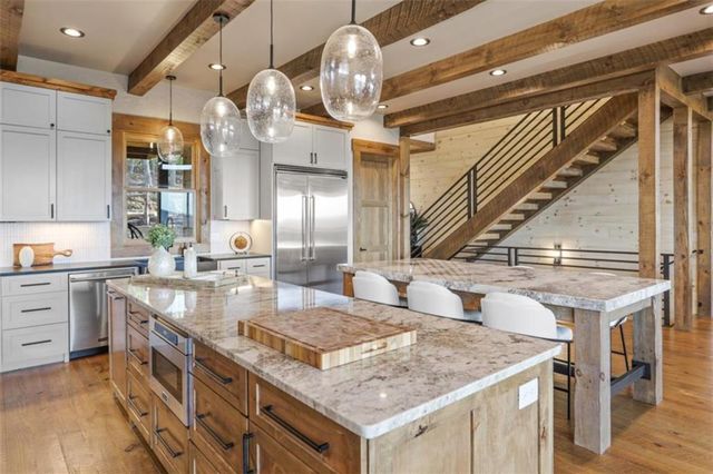 226 Round Top Road, Mineral Bluff, GA 30559