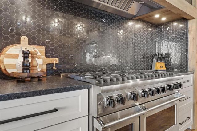 226 Round Top Road, Mineral Bluff, GA 30559