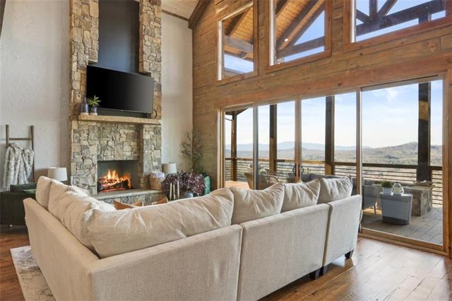 226 Round Top Road, Mineral Bluff, GA 30559