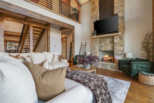 226 Round Top Road, Mineral Bluff, GA 30559