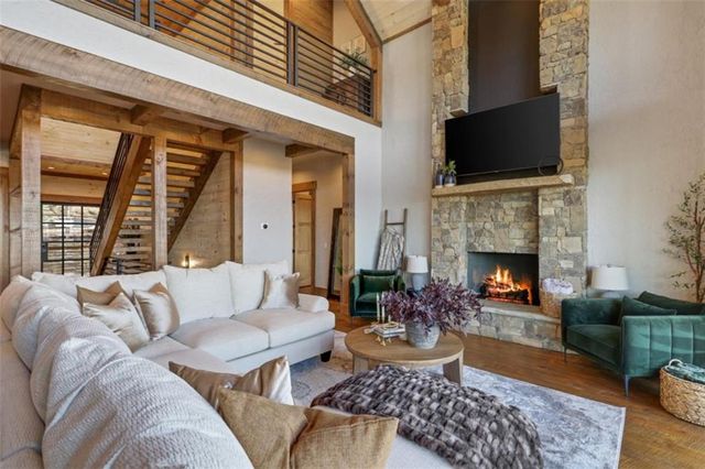 226 Round Top Road, Mineral Bluff, GA 30559