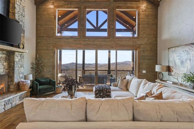 226 Round Top Road, Mineral Bluff, GA 30559