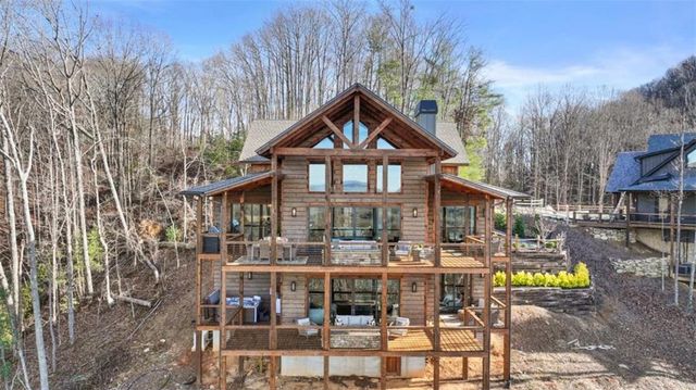 226 Round Top Road, Mineral Bluff, GA 30559