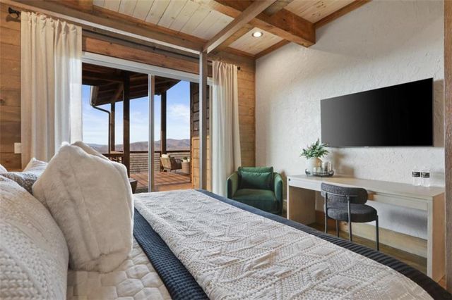 226 Round Top Road, Mineral Bluff, GA 30559