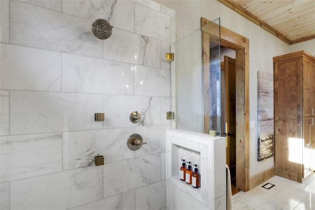 226 Round Top Road, Mineral Bluff, GA 30559