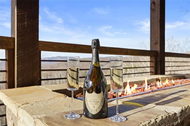 226 Round Top Road, Mineral Bluff, GA 30559