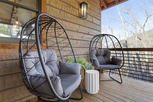 226 Round Top Road, Mineral Bluff, GA 30559