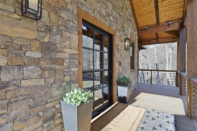 226 Round Top Road, Mineral Bluff, GA 30559