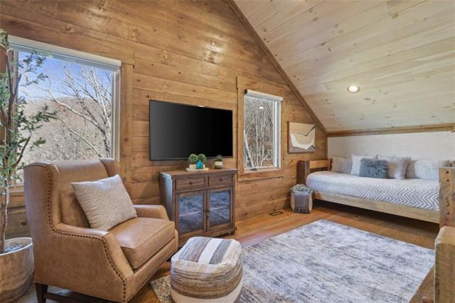 226 Round Top Road, Mineral Bluff, GA 30559