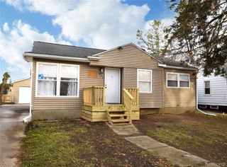 4822 Birchcrest Drive W, Flint, MI 48504