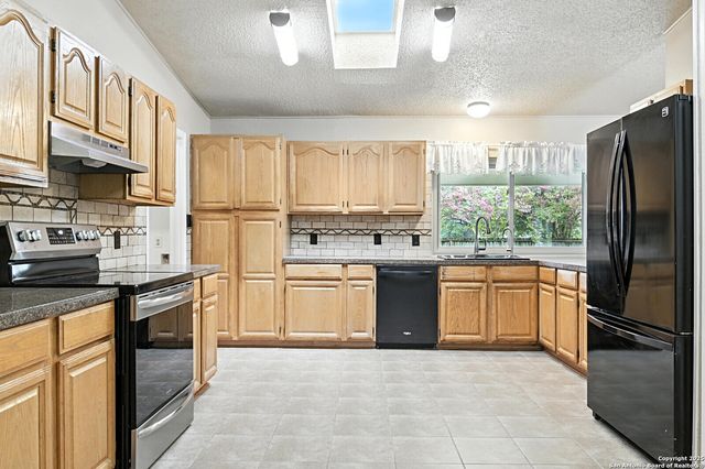 5867 Oak Run, San Antonio, TX 78247