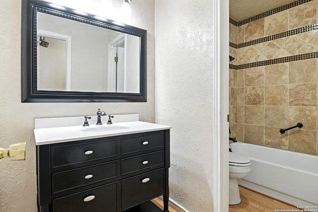 5867 Oak Run, San Antonio, TX 78247