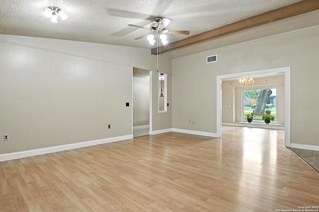 5867 Oak Run, San Antonio, TX 78247