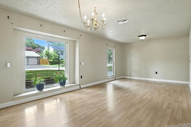 5867 Oak Run, San Antonio, TX 78247