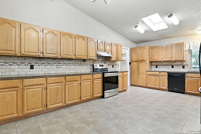 5867 Oak Run, San Antonio, TX 78247